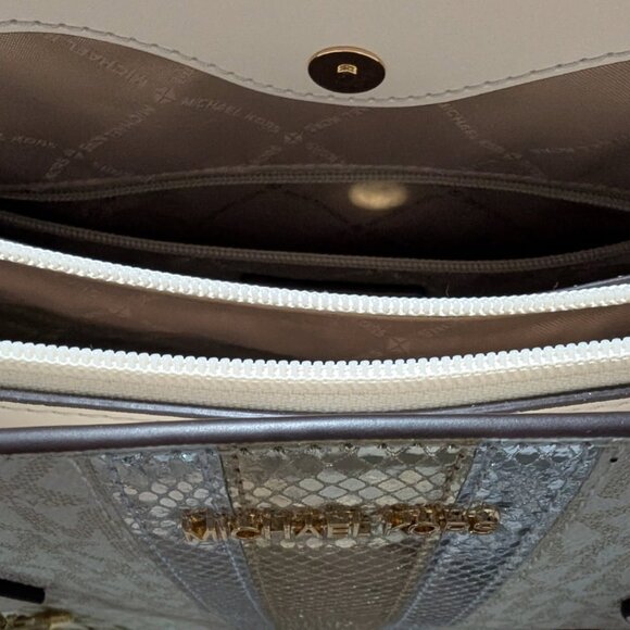 KORS RARE WHITE and GOLD MULTI Brand New with TAGS Set with RED CARPET Bag Charm - Picture 9 of 14